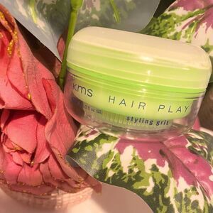 🛍️ KMS Hairplay Styling grit (paste)
flexible texture 2 oz💥